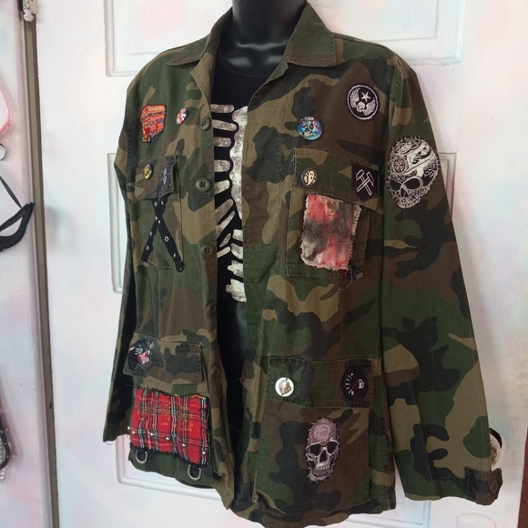 RAGE- OOAK punked out custom army fatigue camo jacket - Picture 11 of 12